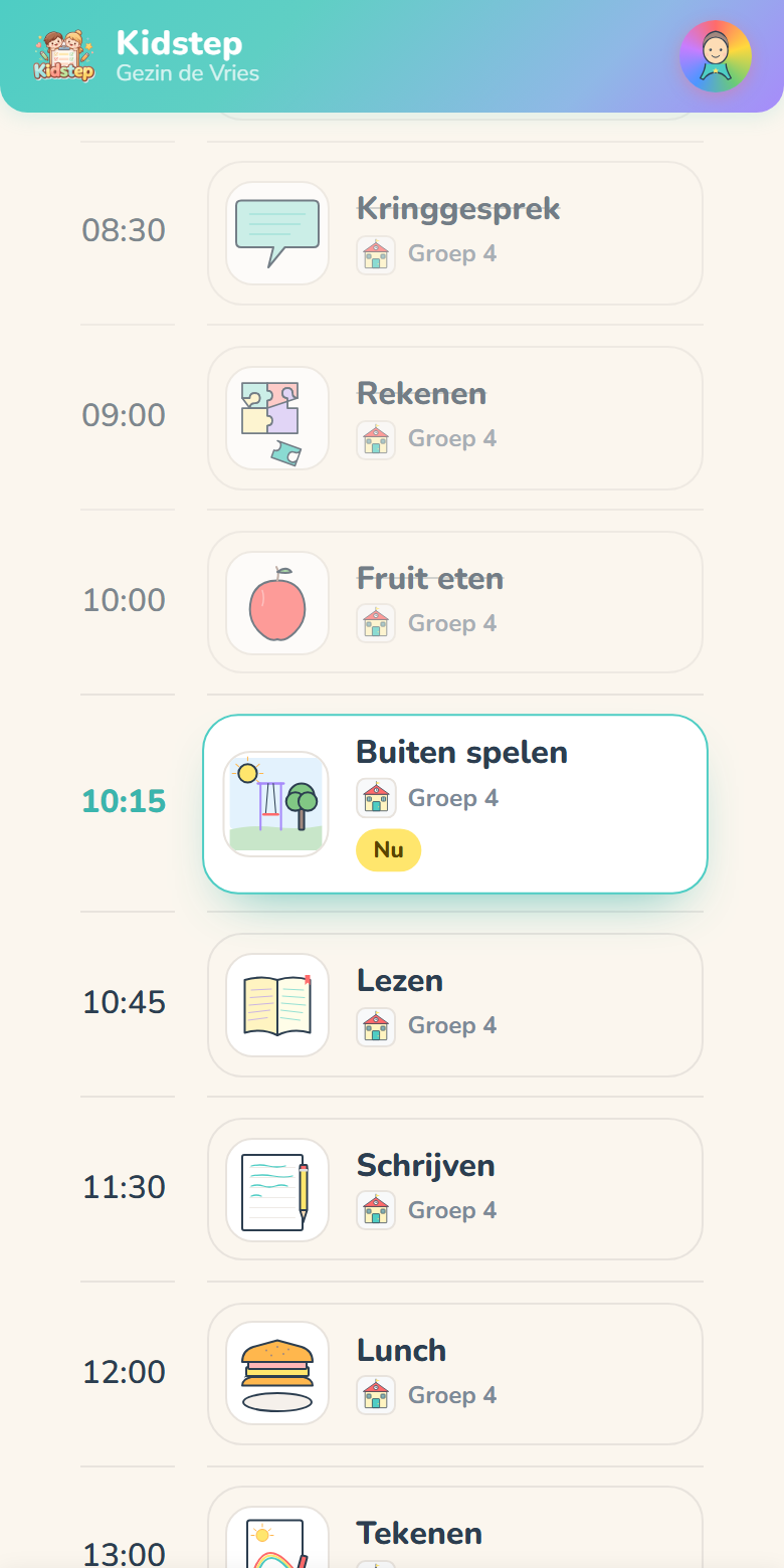 Mijn Dag op de telefoon met lunch, tekenen en tas inpakken in groep 4, gevolgd door handen wassen, drinken en buiten spelen op de BSO.